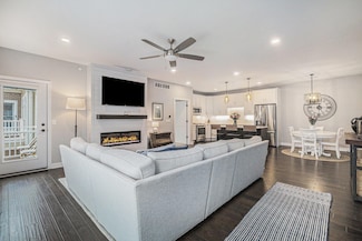 616 Boardwalk Ln, Dexter, MI 48130