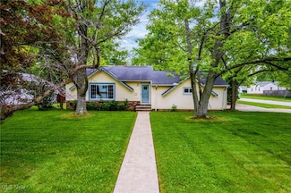 1079 Cranbrook Dr, Cleveland, OH 44143