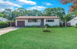 168 Gibbs Rd, Central Islip, NY 11722