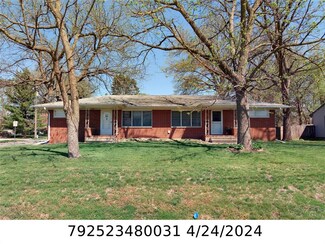 7217 Douglas Ave, Urbandale, IA 50322