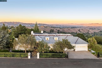 75 Donald Dr, Orinda, CA 94563