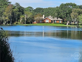 127 Lakeshore Dr, Savannah, GA 31419