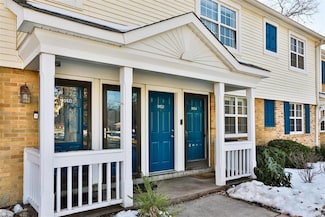 9154 Eager Rd, Saint Louis, MO 63144