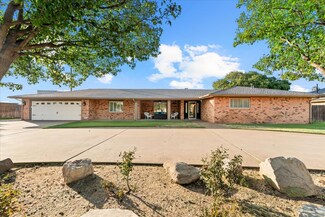 824 7th St, Wolfforth, TX 79382