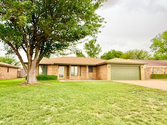 3503 Red Oak Ln, Plainview, TX 79072