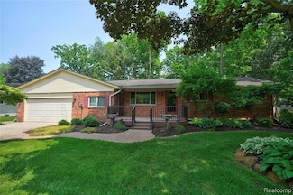 5614 Warbler Dr, Clarkston, MI 48346