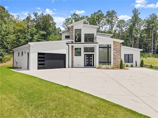 1676 Thomas Dr, Hoschton, GA 30548