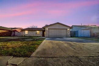 7216 NW Cherry Cir, Lawton, OK 73505