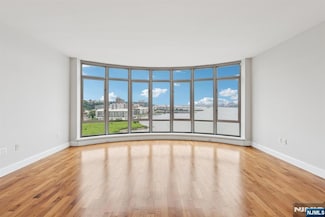 8100 River Rd Unit 1215, North Bergen, NJ 07047