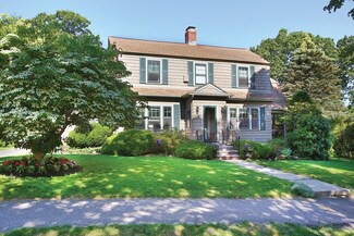 11 Ridgeway Terrace, Newton Highlands, MA 02461