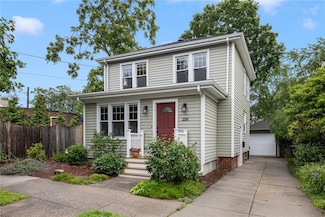 204 8th St, Providence, RI 02906