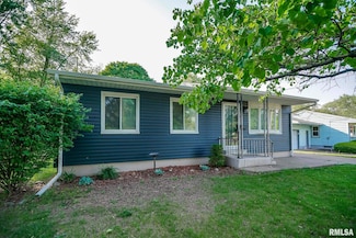 325 Edgewood Dr, Pekin, IL 61554