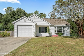 314 Pebble Ln, Jacksonville, NC 28546