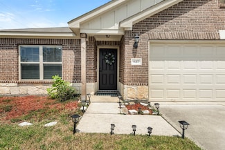627 E Fairway Lake Dr, Alvin, TX 77511