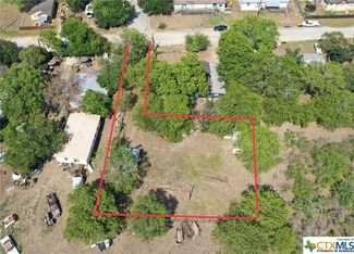 1119 1/2 Ainsworth St, Gonzales, TX 78629