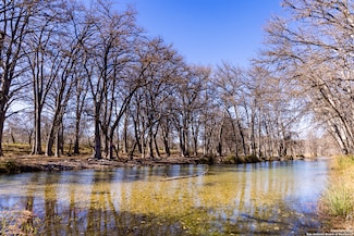 2300 Little Dry Frio Rd, Leakey, TX 78873