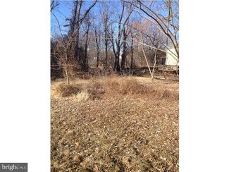 320 Maple Ave, Morton, PA 19070