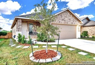 293 Middle Green Loop, Floresville, TX 78114
