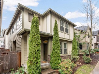 9270 SW Chopin Ln, Portland, OR 97225