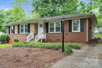 3733 Manchester Dr, Charlotte, NC 28217