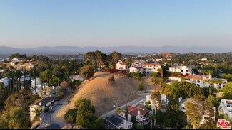 5015 Calatrana Dr, Woodland Hills, CA 91364