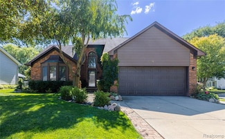 48 Rosemary St, Lapeer, MI 48446