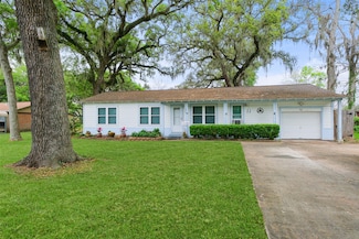 907 Avenue A, Sweeny, TX 77480