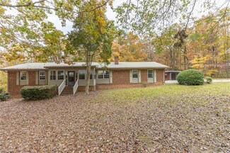 873 Honeysuckle Rd, Asheboro, NC 27203