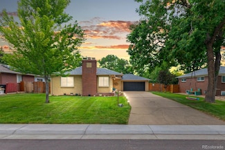 6520 Saulsbury Ct, Arvada, CO 80003
