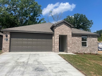 6917 N Cypress St, North Little Rock, AR 72116