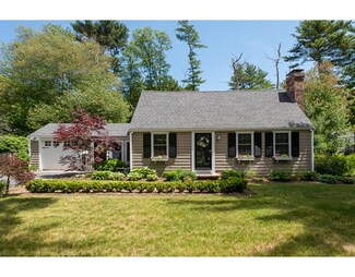 334 Gardner St, Hingham, MA 02043