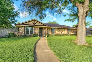 1048 Sherod Dr, Desoto, TX 75115