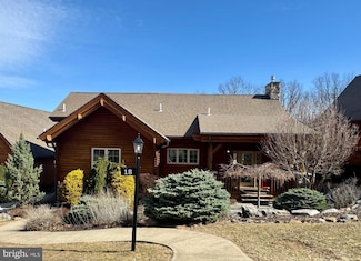 18 Sugarloaf Ln, Hazleton, PA 18202