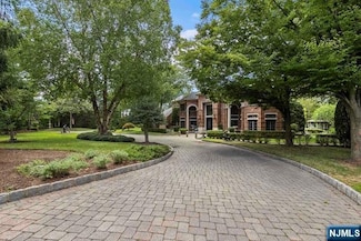 550 Summit St, Englewood Cliffs, NJ 07632