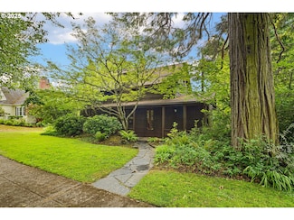 2112 Agate St, Eugene, OR 97403