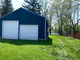 33 Manhattan Park Dr, Pennellville, NY 13132