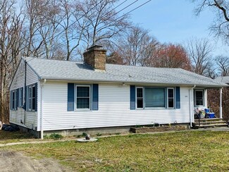 638 Crandall Rd, Tiverton, RI 02878
