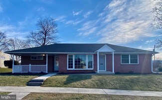 526 W Caracas Ave, Hershey, PA 17033