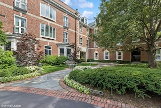 533 N Mayflower Rd Unit C, Lake Forest, IL 60045