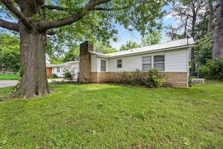 713 Young St, Springdale, AR 72764