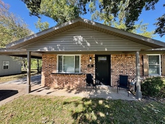 705 SE 10th St, Bentonville, AR 72712