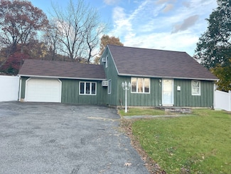 37 Old Barn Rd S, Stamford, CT 06905