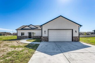 724 N Redbud Ave, Valley Center, KS 67147