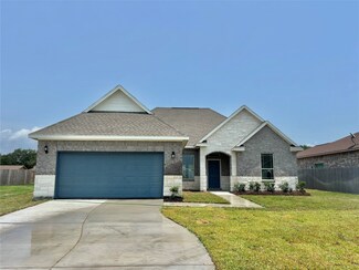 204 Golden Way, Port Lavaca, TX 77979