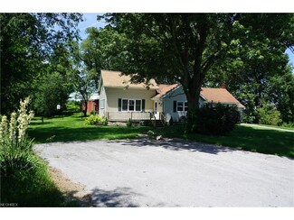 6339 Pinedale St NE, Hartville, OH 44632