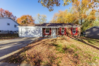 6081 Silver Fox Dr, Florissant, MO 63034