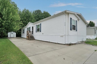 9608 Stoneypointe Dr Unit 129, Ira Township, MI 48023