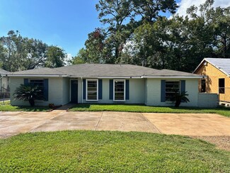 7414 Glen Manor Dr, Houston, TX 77028