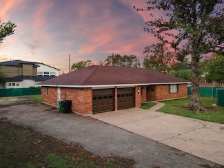 7819 Edgeway Dr, Houston, TX 77055