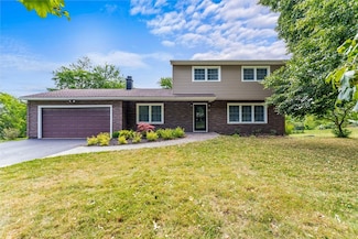 10 Matthew Dr, Fairport, NY 14450